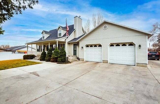 Building Photo - 472 E Center St