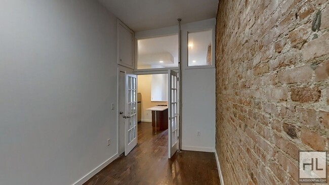 Foto del edificio - Spacious Bed-Stuy 3-Bed 1-Bath