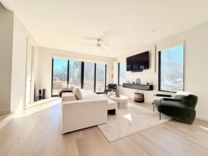 Building Photo - 716 Brighton Rd