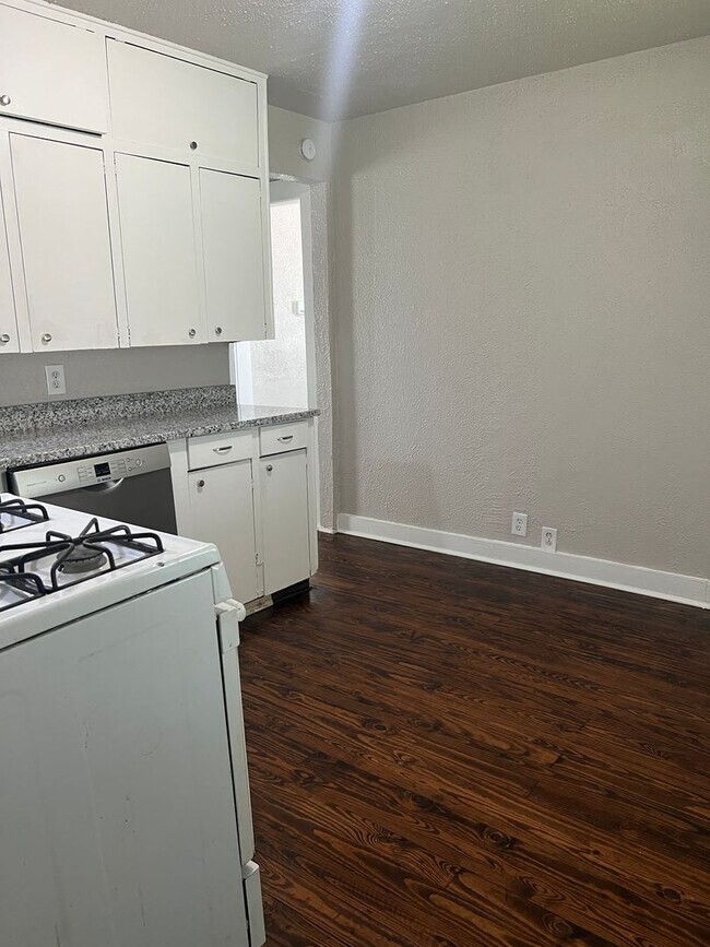 Foto del edificio - Unlock Your Next Door..3/2 Located Downtown Burleson