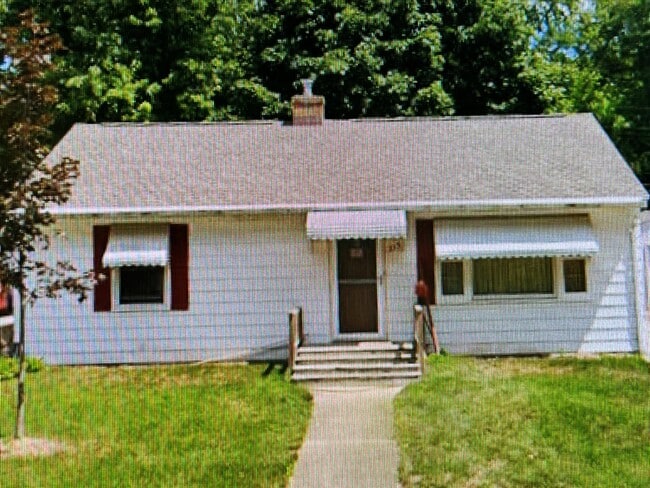 Building Photo - 215 Vale Ave N