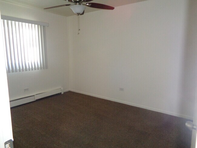Building Photo - 8244 W 87th St
