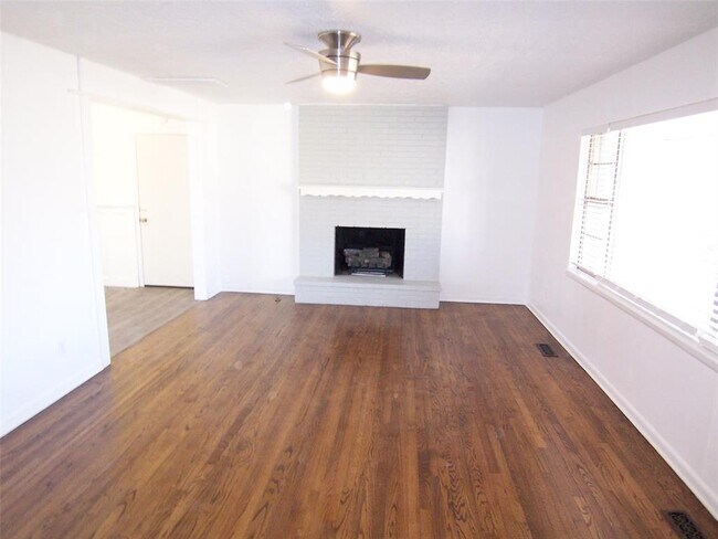 Building Photo - 808 Birch Dr