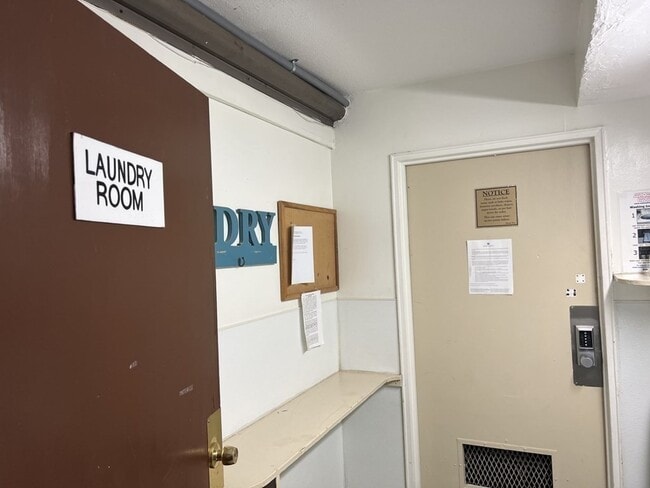 Foto del edificio - 140 Kenrick St