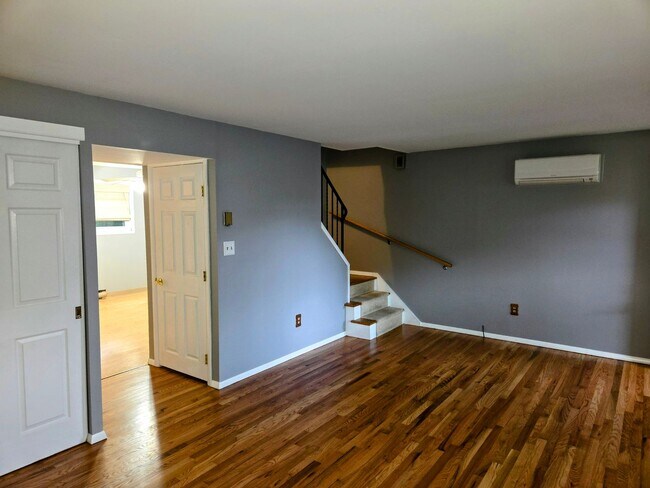 Foto del edificio - 1642 Whitehall Ave