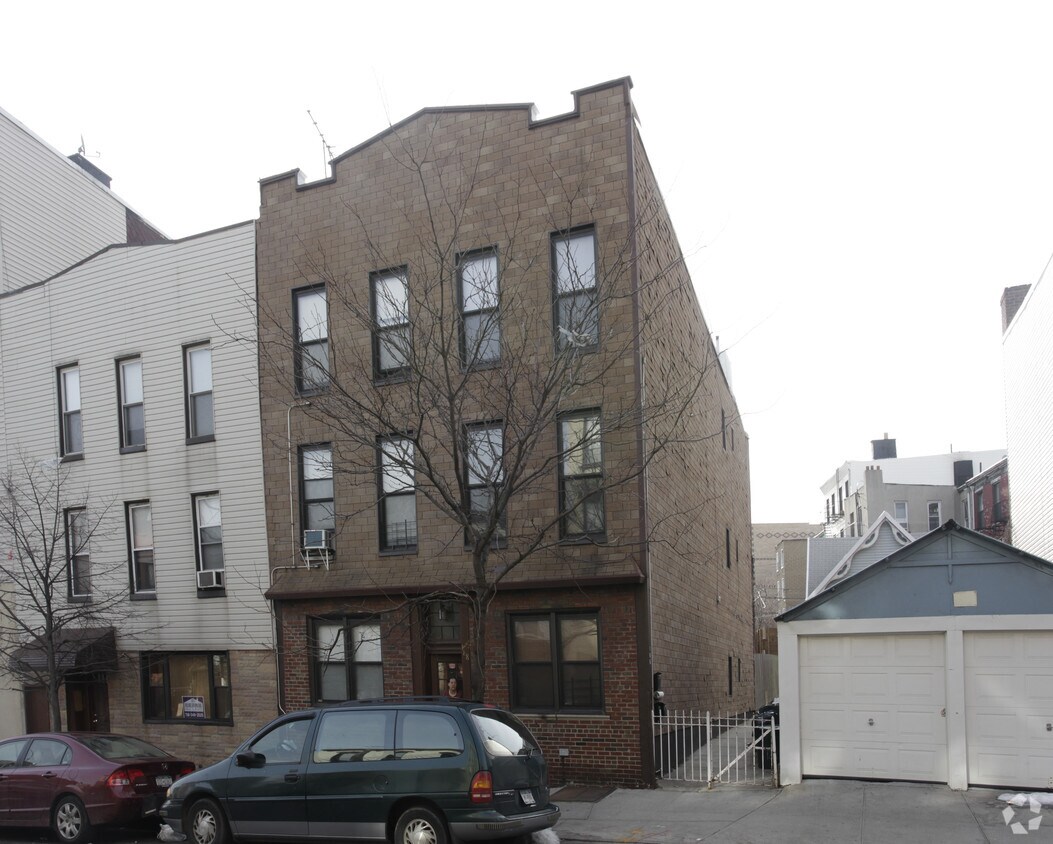 Primary Photo - 188 Greenpoint Ave