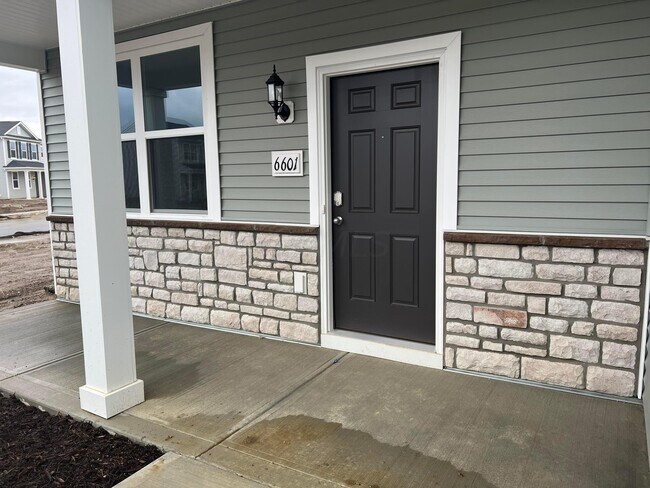 Building Photo - 6601 Woods Ct