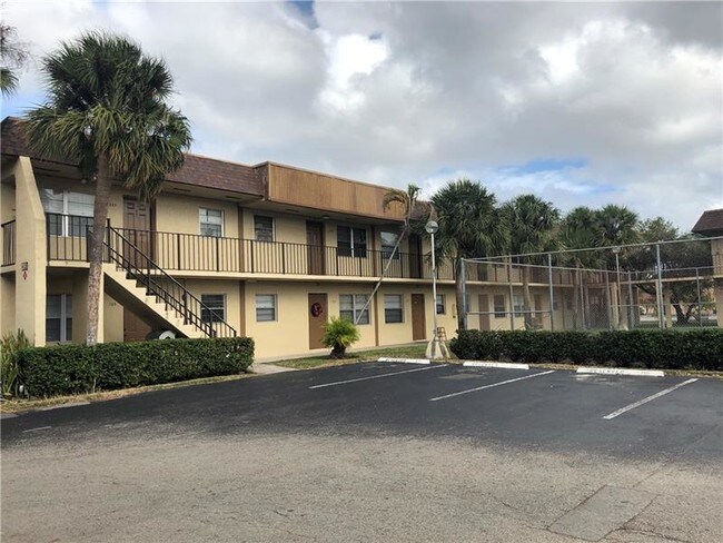 Foto del edificio - 412 Lakeside Dr