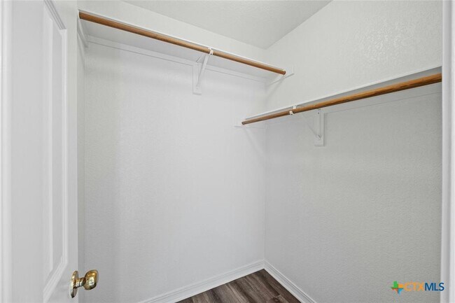 Building Photo - 502 Rockmoor Dr