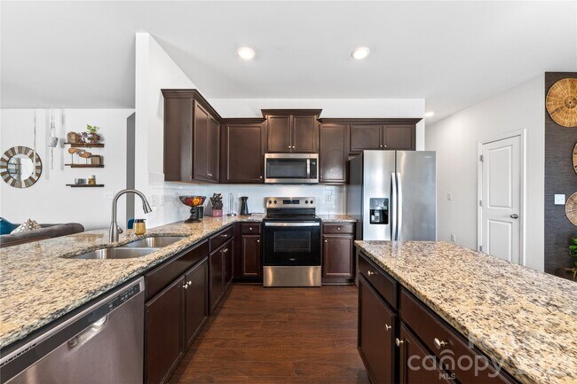 Foto del edificio - 10008 Brawley Ln
