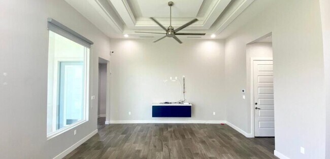Building Photo - 2117 Queens Ave