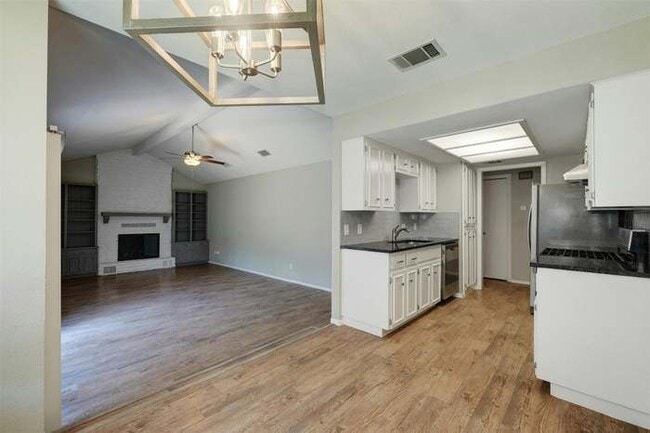 Building Photo - 4102 Hillside Dr