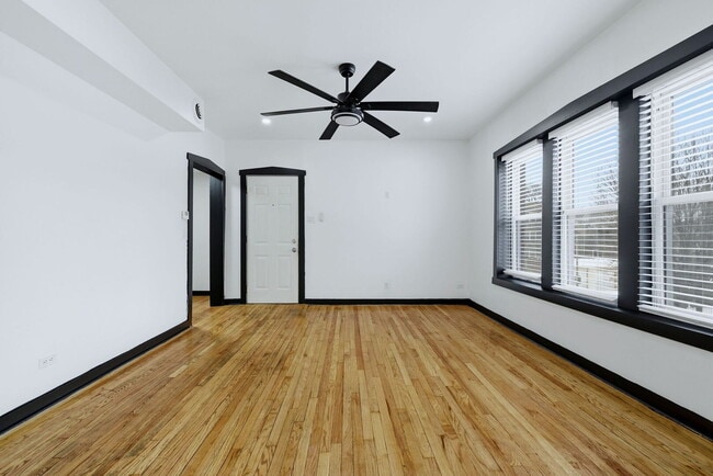 Foto del edificio - 131 E 72nd St