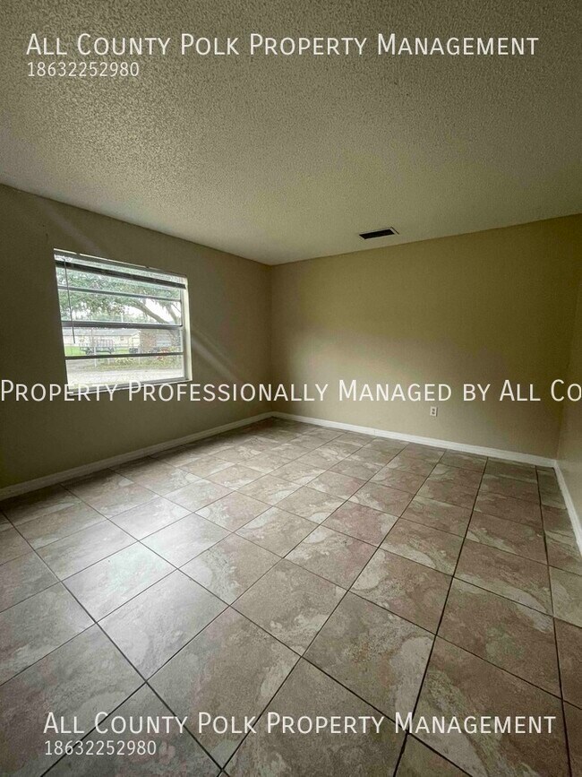 Building Photo - Great 2 Bedroom Duplex in North Lakeland!