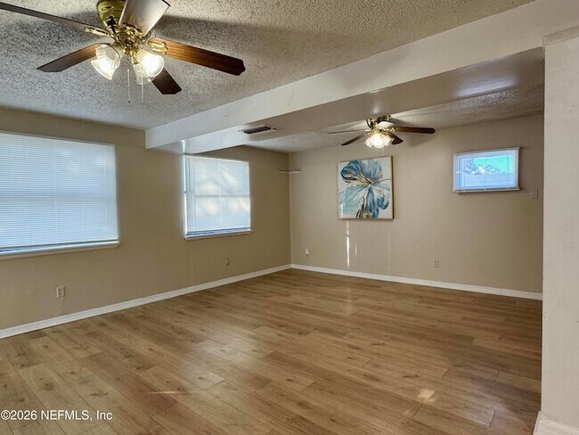 Foto del edificio - 2057 Glen Gardner Dr
