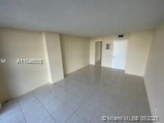 Building Photo - 400 Leslie Dr