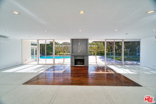 Building Photo - 1101 Loma Vista Dr
