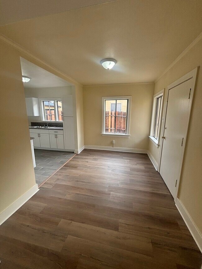 Foto del edificio - 317 E 61st St