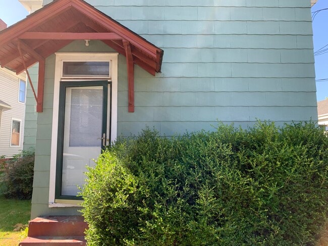 Building Photo - 2121 Culbertson Ave