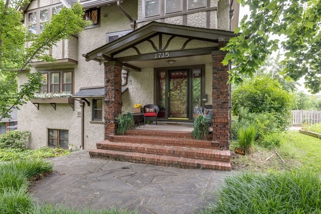 Building Photo - 1715 Cedar Ln