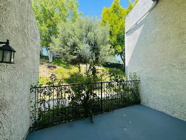 Building Photo - 7752 Via Capri