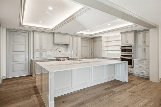 Building Photo - 1717 Bissonnet St