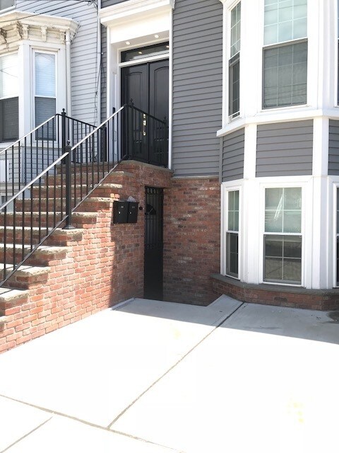 Building Photo - 320 New York Ave