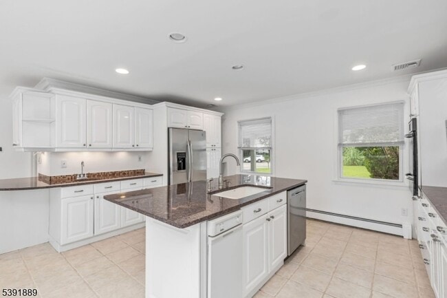 Building Photo - 10 Jensen Ct