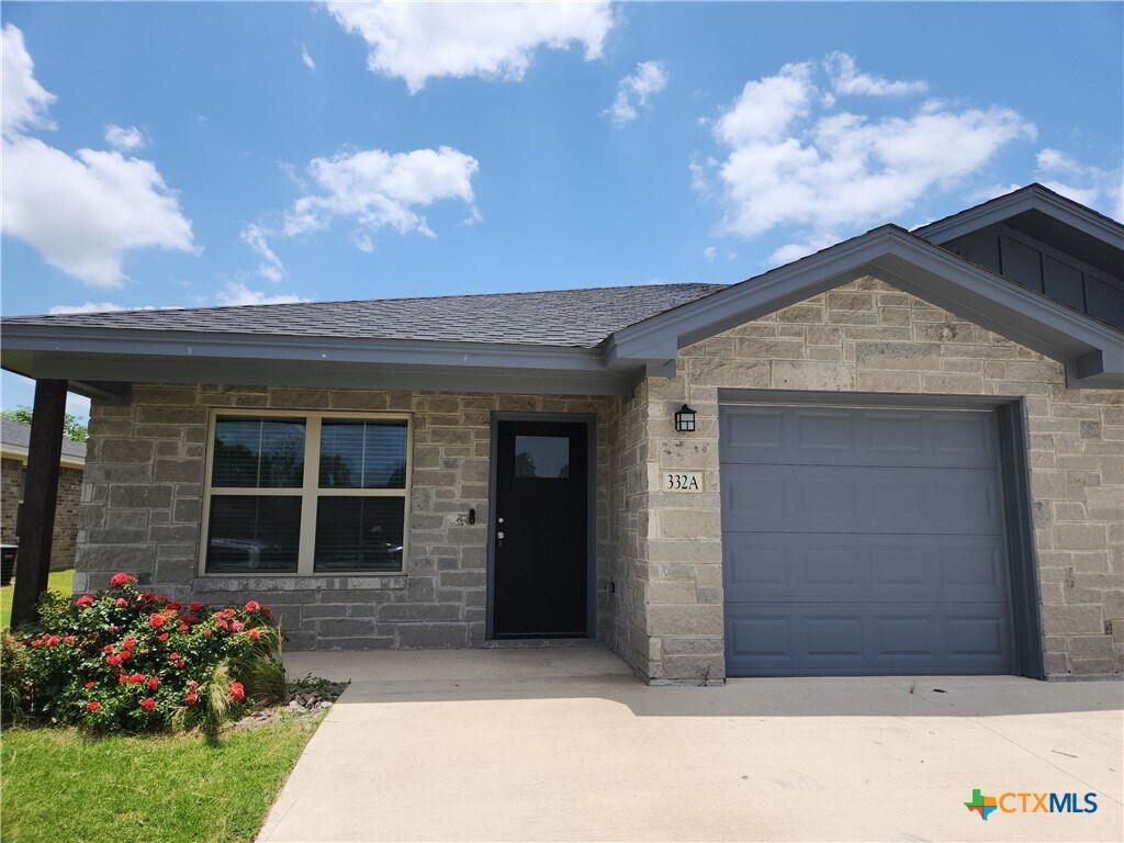Foto principal - 332 Arnold Dr