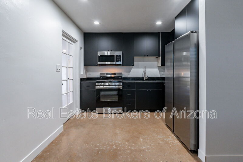 Primary Photo - 6845 N 15th St