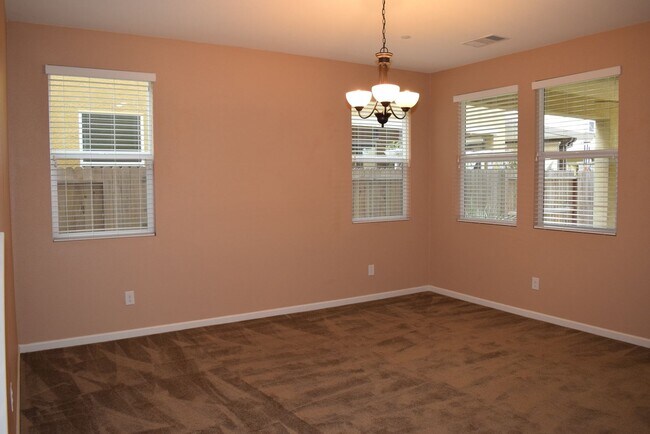 Building Photo - 5516 Ensemble Way