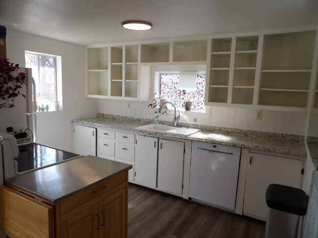 Building Photo - 1110 3rd St