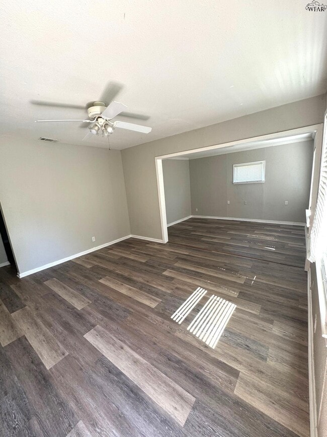 Foto del edificio - 1422 Tanbark Rd