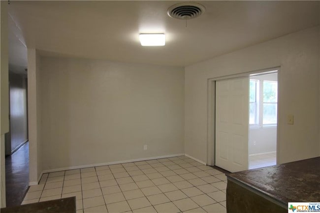 Building Photo - 248 Seville Dr