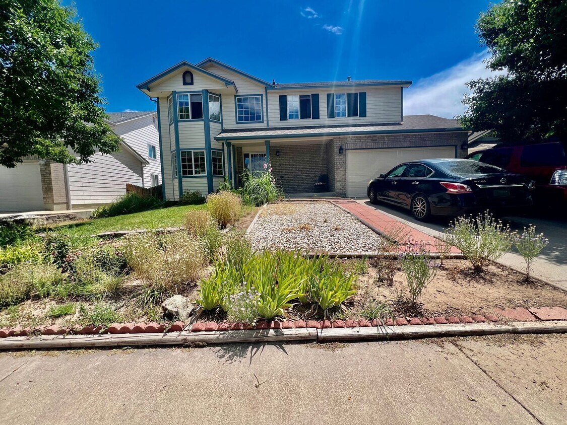Beautifully Updated Home In Desirable Hend... - Beautifully Updated Home In Desirable Hend...