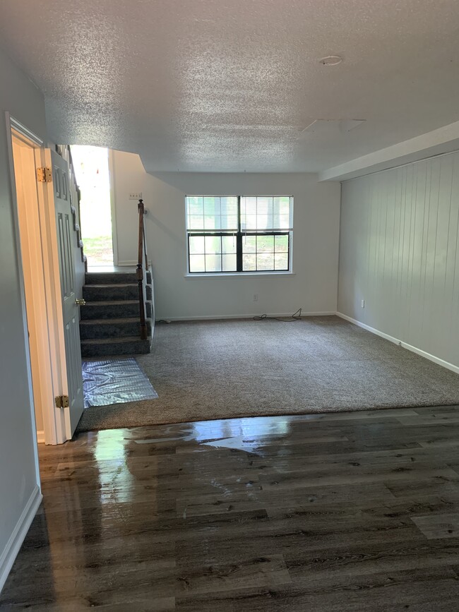 Main floor eating area and living space - 317 Gardner St