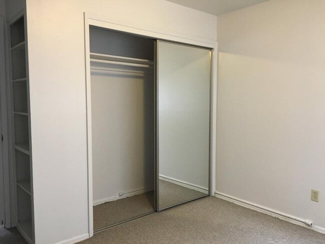 Building Photo - University Cliff Apartments - 2 bedrooms