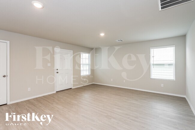 Foto del edificio - 6432 Cotton Ridge