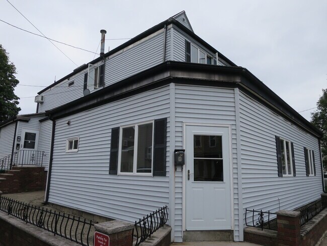 Building Photo - 45 Winchester St
