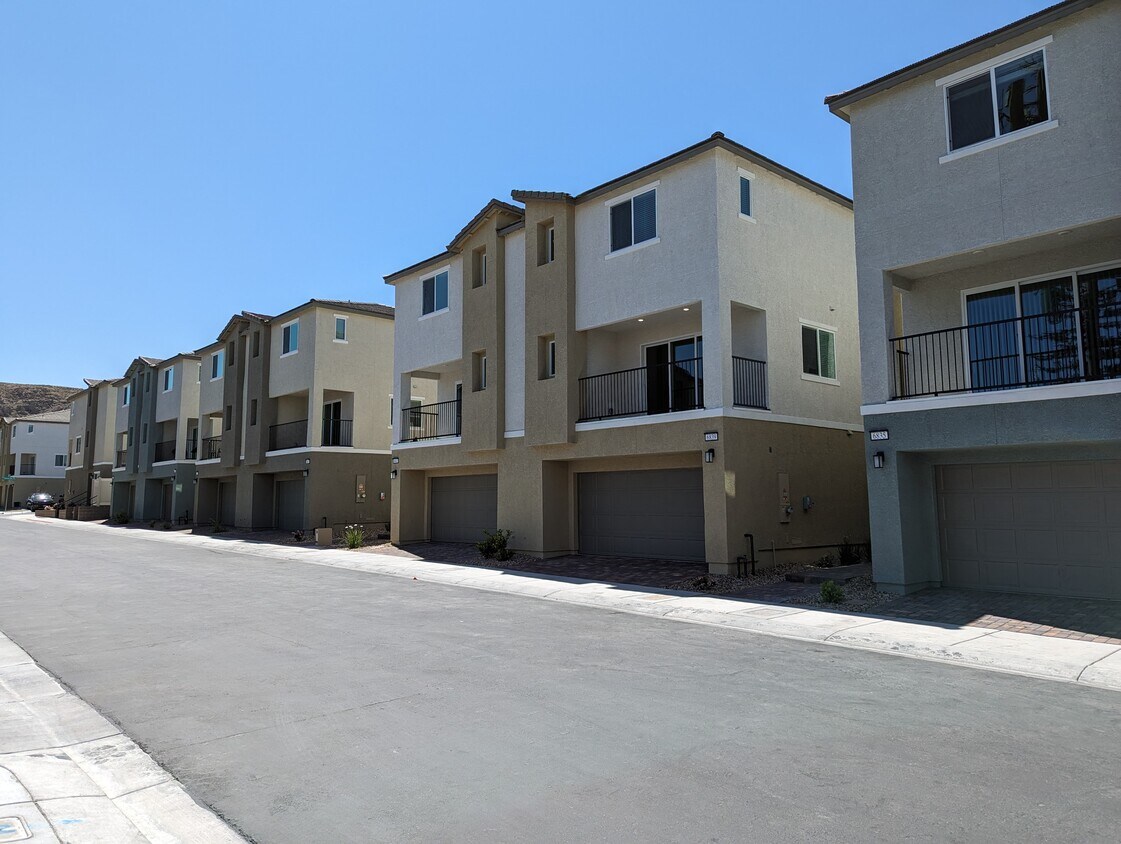 Primary Photo - 6839 Truffle Gray St