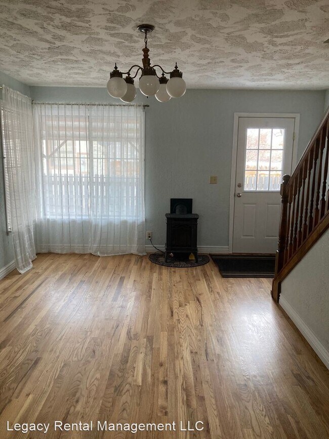 Building Photo - 5 br, 3 bath House - 138 N Center