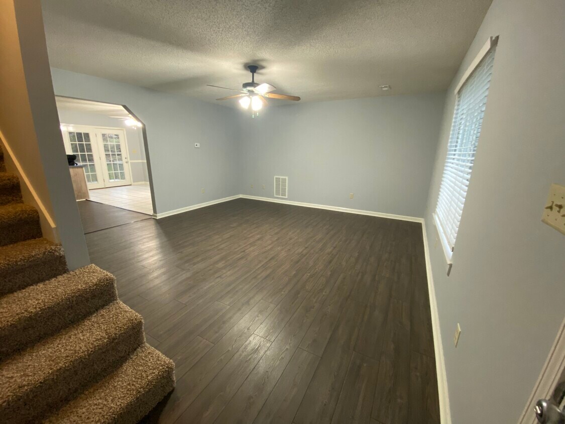 Living Room 1 - 290 Shenandoah Dr