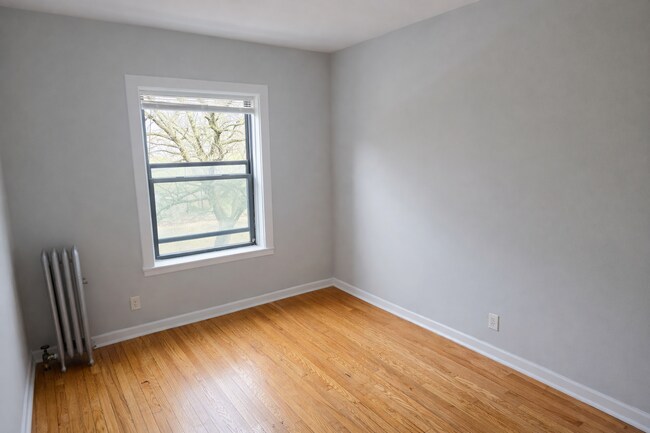 Building Photo - 2125 E 67th St