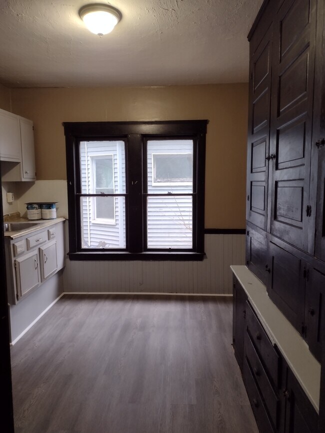 Kitchen - 1618 Holyrood Rd
