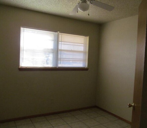 Building Photo - 316 Circle Dr