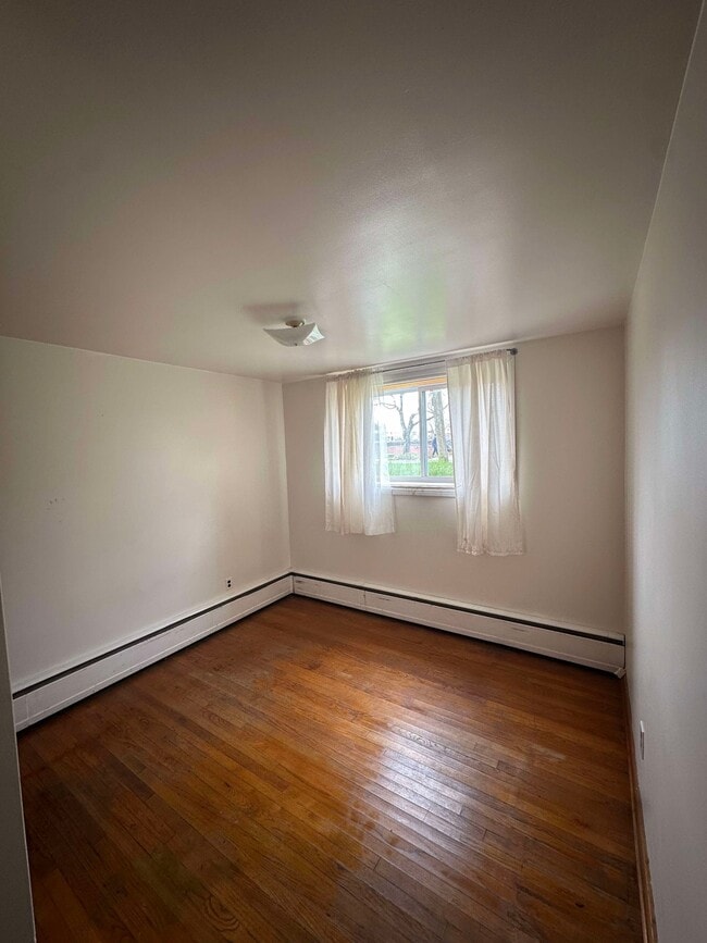 Building Photo - 228 Victoria Rd