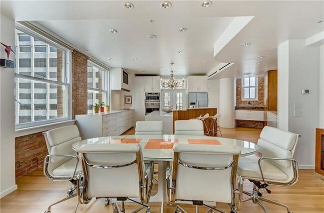 Foto del edificio - 411 W 7th St