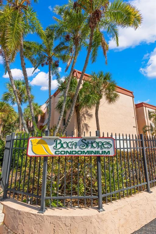 Foto del edificio - 8911 Blind Pass Rd