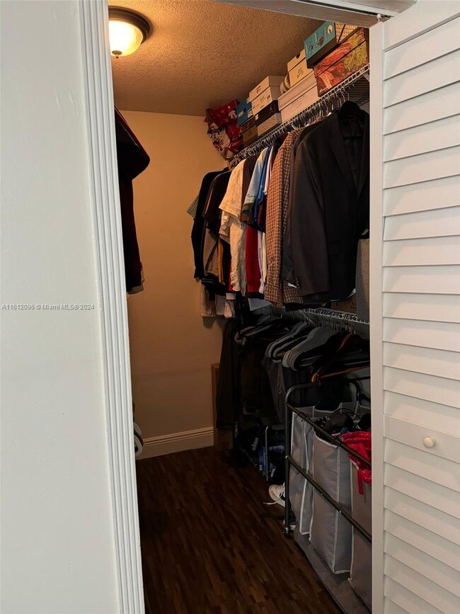 Building Photo - 7208 Fairway Dr