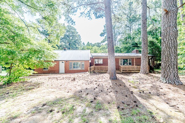 Foto del edificio - 3226 Hawkins Ave